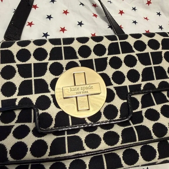 Chain Shoulder Bag - Picture 4 of 11